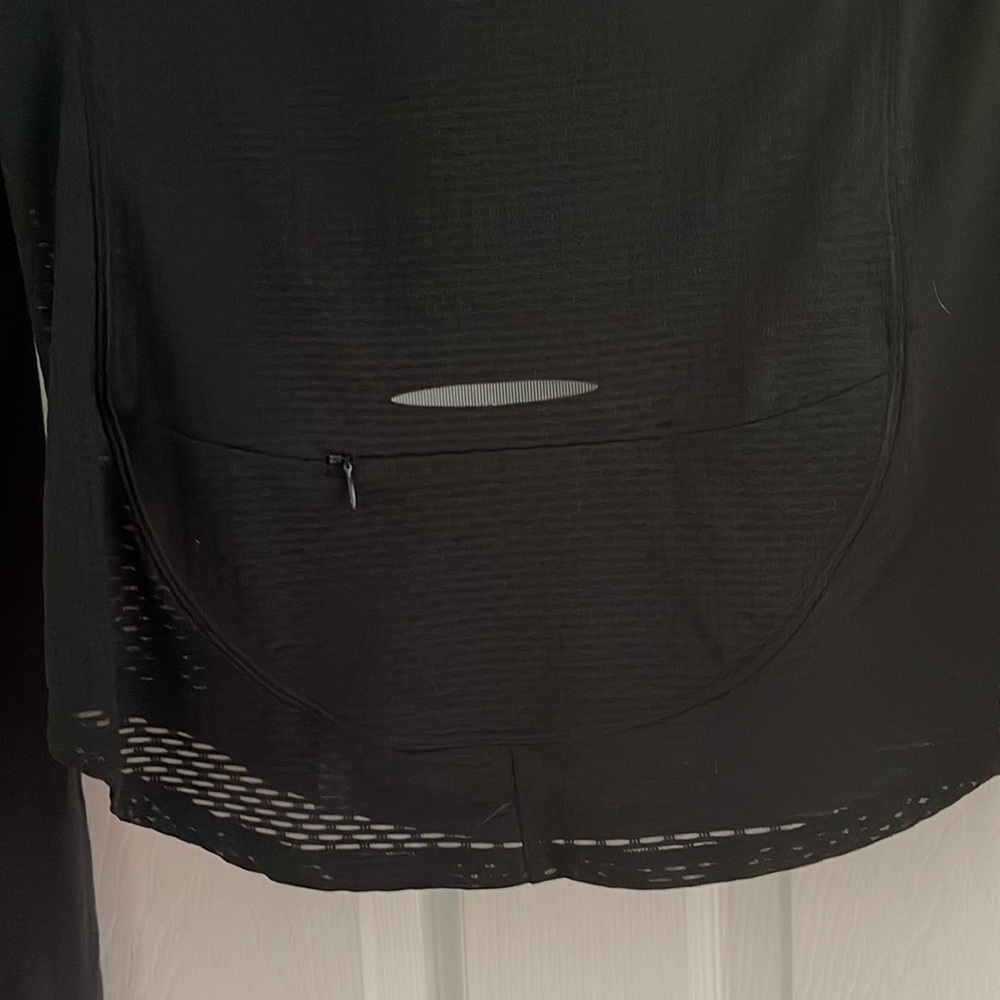 Under Armour long sleeve athletic top size large - Picture 5 of 6